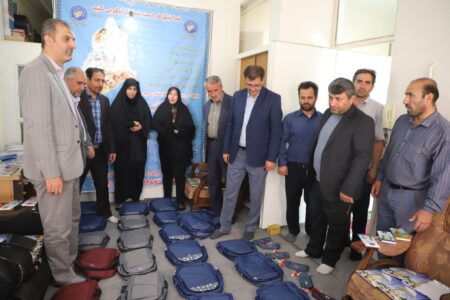 توزیع ۱۲۰ بسته نوشت افزار در بین دانش‌آموزان نیازمند استان اردبیل