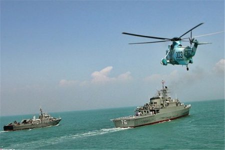 هدف قرار گرفتن بالگرد آمریکایی با لیزر قایق‌های تندرو ایران