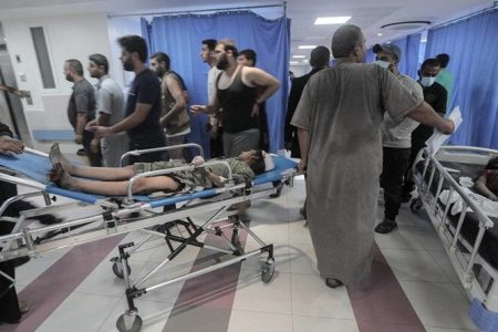 نیروهای اشغالگر صهیونیستی به داخل بیمارستان شفا حمله کردند