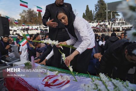 تشییع پیکر «ملیکا محمدی» بازیکن تیم ملی فوتبال بانوان در شیراز