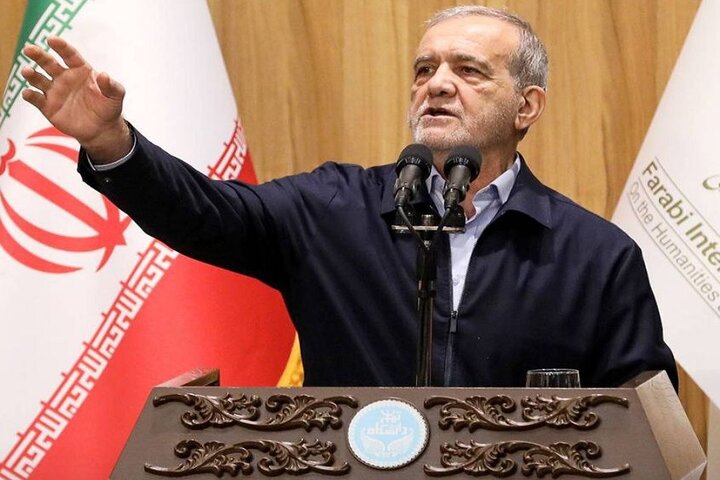 پزشکیان: مساجد تبدیل به محل پیگیری مسائل و پناهگاه مردم شود