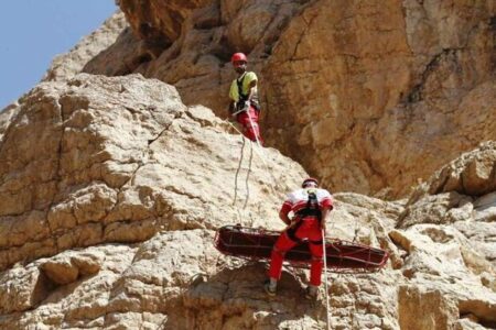 نجات کوهنورد مفقودی  در ارتفاعات سبلان توسط نجاتگران جمعیت هلال احمر